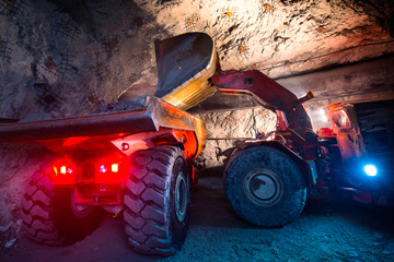 Underground loader in a mine — RealTrac positioning of miners and vehicles