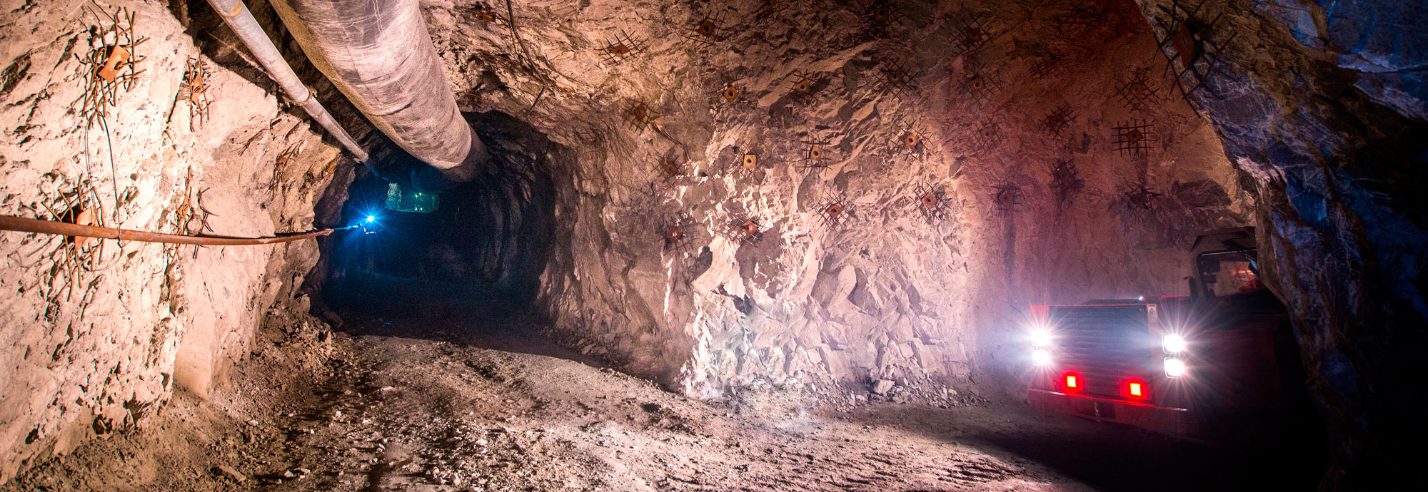 Monitoring and positioning of miners underground. Safe underground mineral extraction with the RealTrac system