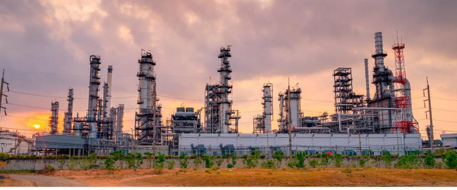 Oil refinery — RealTrac explosion-proof personnel positioning for oil and gas